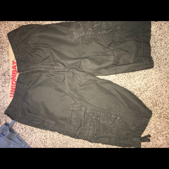 Cargo shorts - Picture 1 of 3